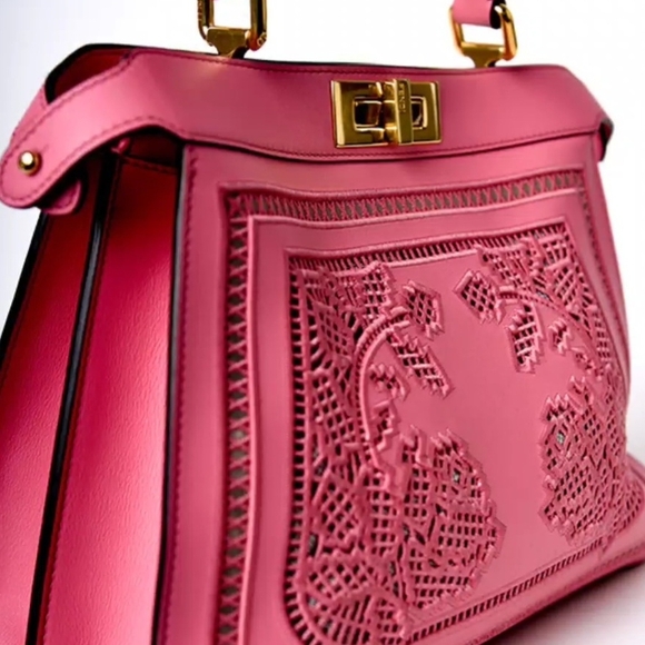 Fendi Pink Shoulder Bag with Intricate Design - Picture 3 of 7